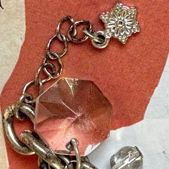 VINTAGE AVON Bracelet Holiday Snowflake Charms Beaded Faux Pearls (7") - Picture 4 of 7